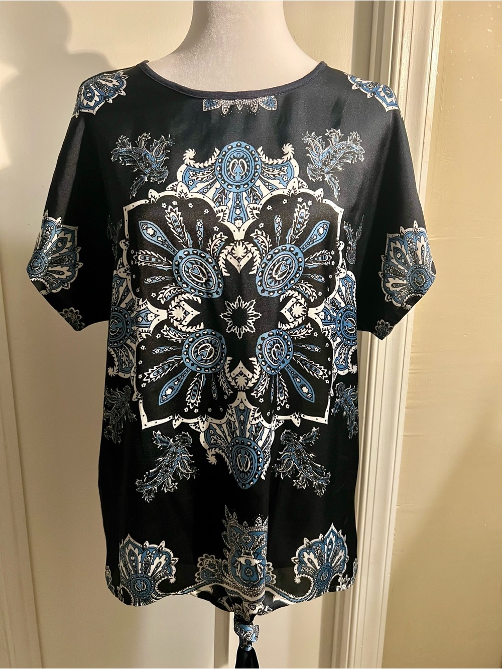 Women’s Paisley Medallion Hem-Tie Blouse - Picture 2 of 8